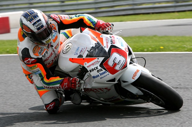 Isle of Man TT great John McGuinness in action at Oulton Park (Glynne Lewis)